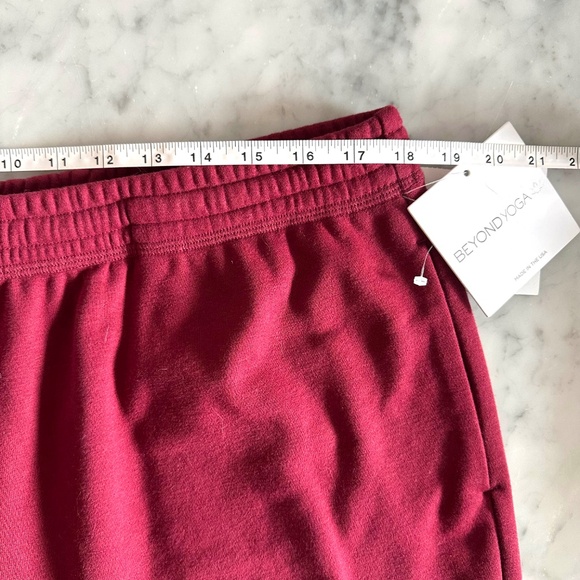 NWT Beyond Yoga LuxeFleece Sweatpants Merlot Red Ultra Soft Lounge Joggers XL - Picture 11 of 13